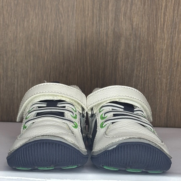 🔥🔥🔥Stride Rite White, Blue  and Gray Kids Sneakers Size: 7W Boys🔥🔥🔥 - Picture 7 of 9